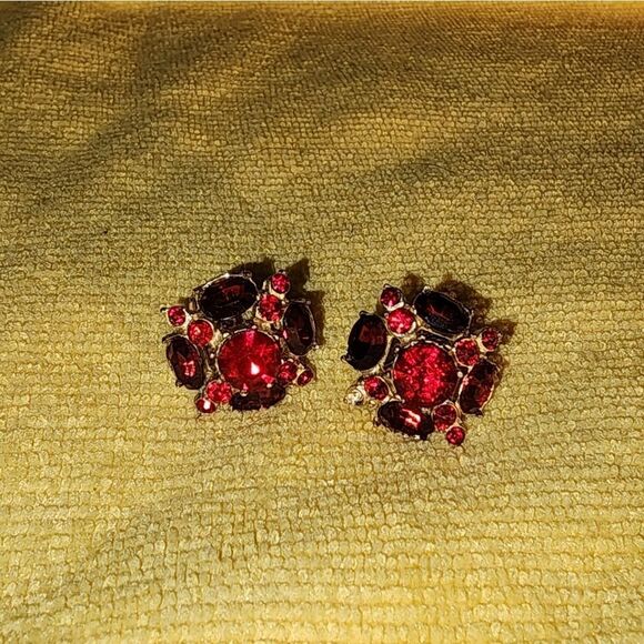 Coro Elegant Red Gemstone Earrings 1950s - Picture 1 of 6
